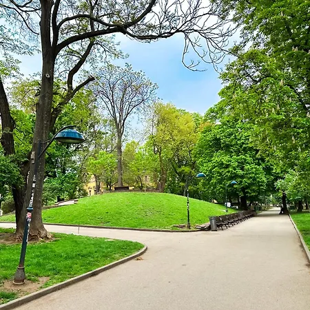 Apartment Prime Spot - 2br -15bth - Next To Nevsky Church *