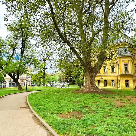 Apartment Prime Spot - 2br -15bth - Next To Nevsky Church *