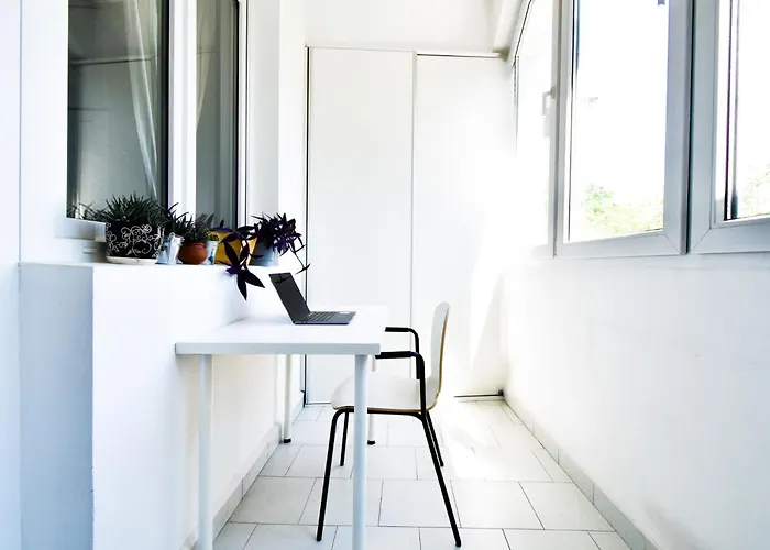 Prime Spot - 2br -15bth - Next To Nevsky Church *