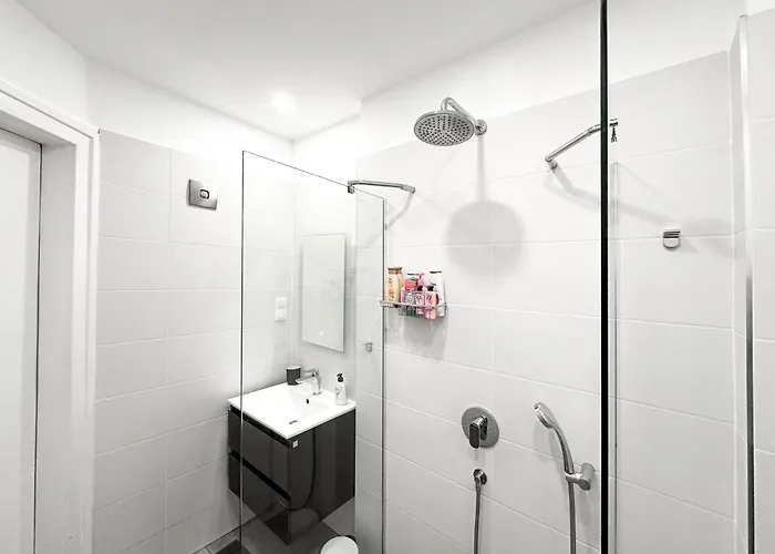 Prime Spot - 2br -15bth - Next To Nevsky Church *