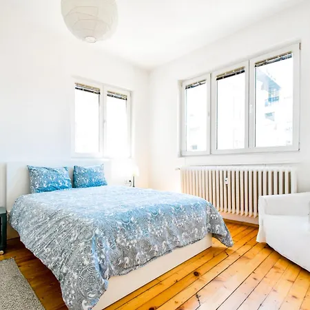 Apartman Elegant Heritage Ap - King Bed & Rooftop View *