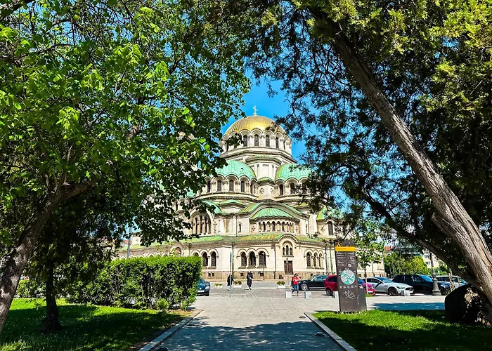 Prime Spot - 2br -15bth - Next To Nevsky Church